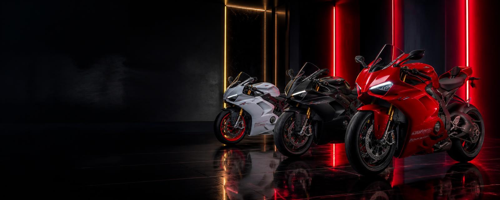 Pilota mecha su moto transformer nel tunnel cremisi